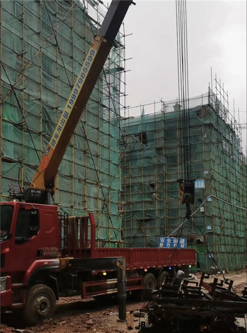 彭水“慢工细活”—— 吊车的 “微动控制” 技术