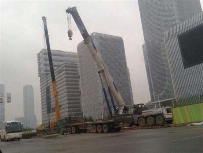 彭水“自动找平”—— 吊车的 “平地神器” 技术